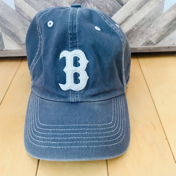 Other - FITTED BOSTON REDSOX HAT SIZE LARGE